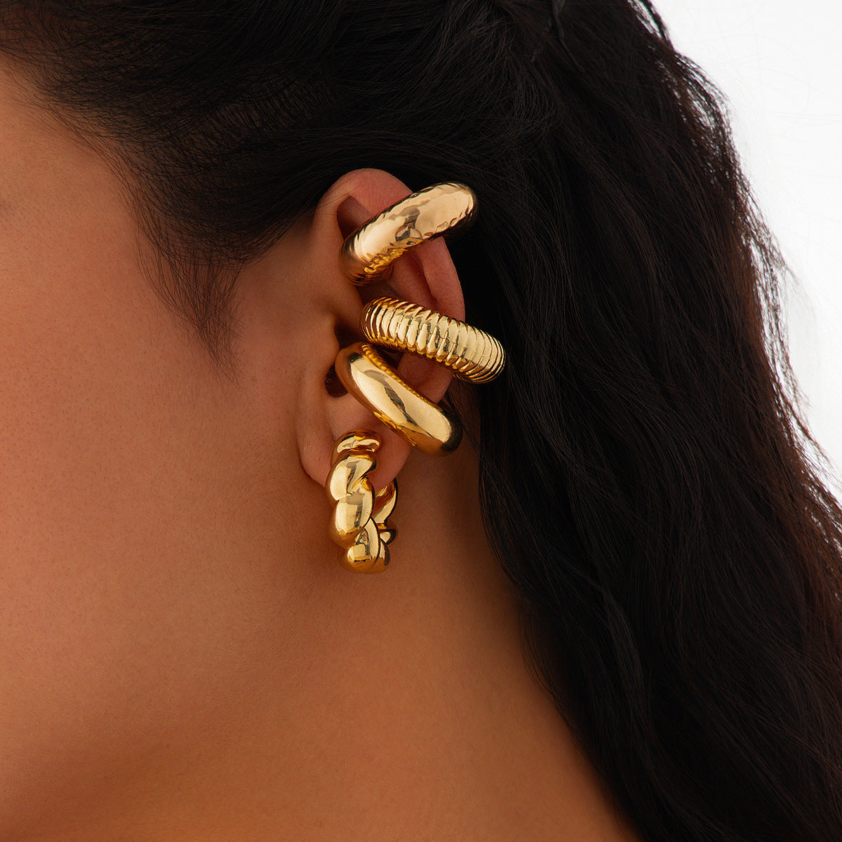 Discover athé's Elegant Pearl CCB Earrings Set, handcrafted in South Korea, merging luxurious materials with exquisite artistry for timeless sophistication.