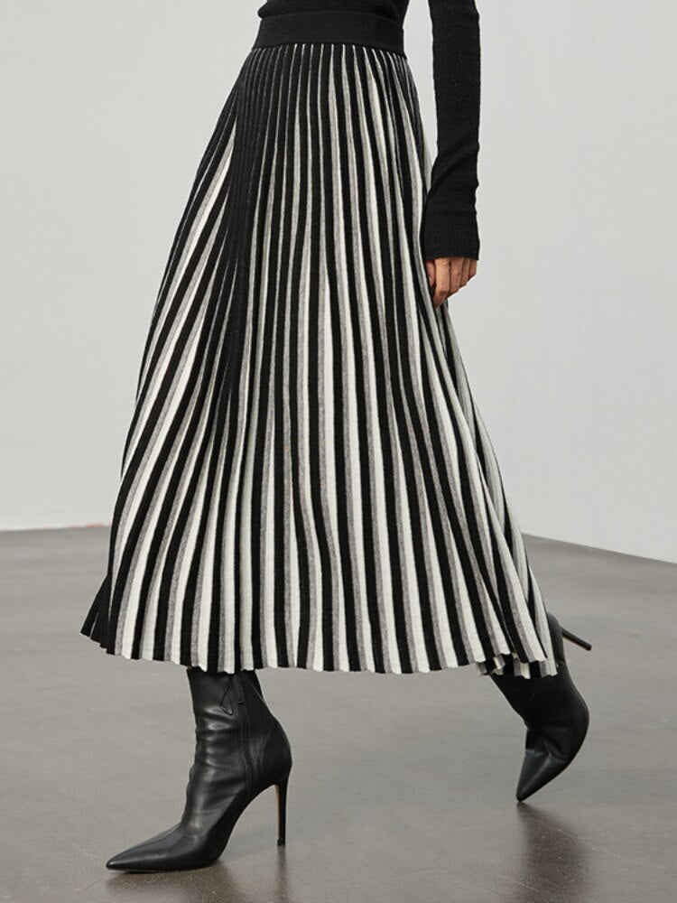 Luxurious Gradient Pleated Wool Skirt for Women | ULZZANG BELLA