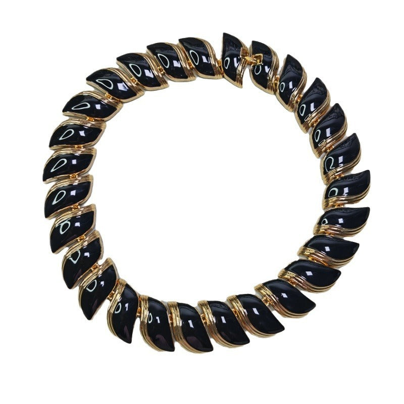 Elegant Oil-Drop Leaf Necklace in Retro European Style | ULZZANG BELLA