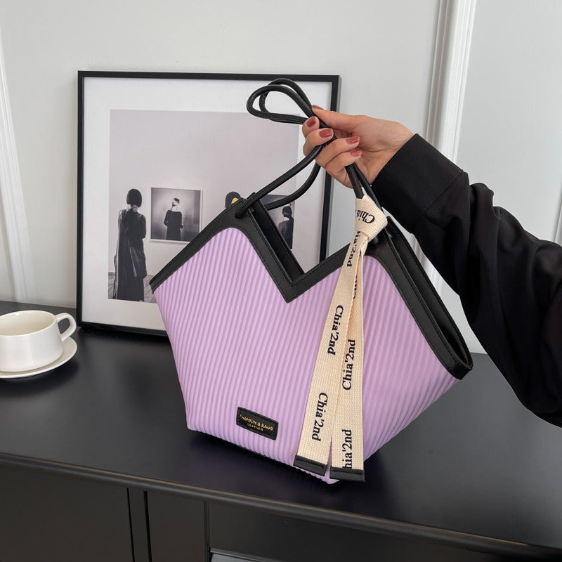 Chic Heart-Shaped PU Tote Bag – Versatile Commuter Style in Elegant Colours | ULZZANG BELLA