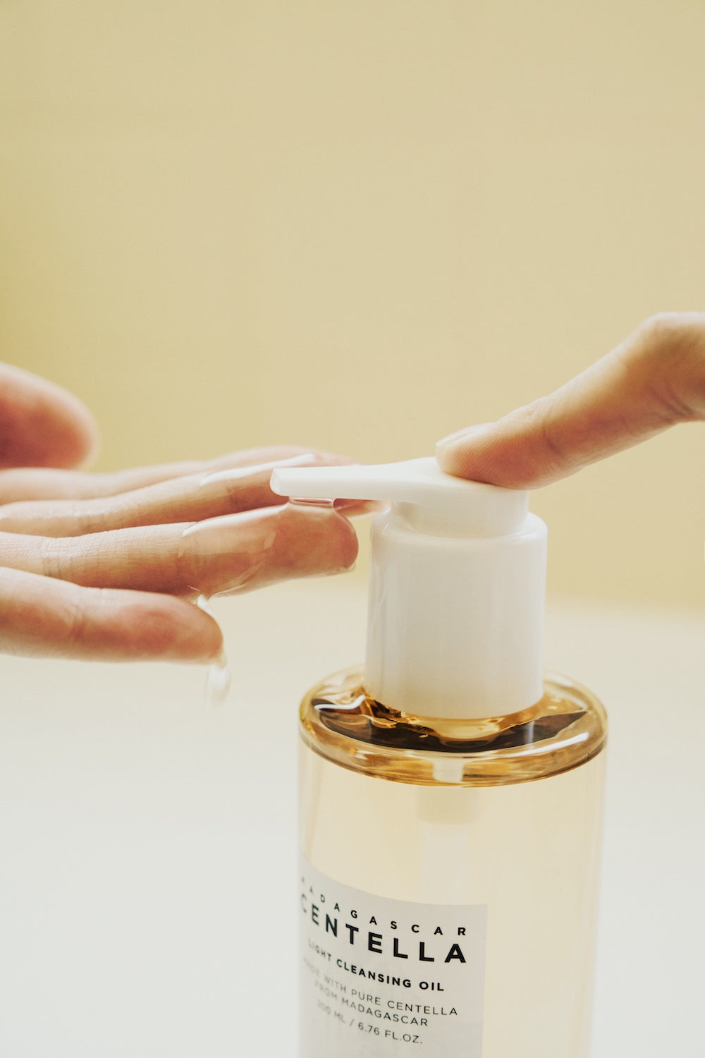 Madagascar Centella Light Cleansing Oil 200ml | SKIN1004