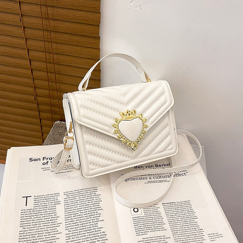 Experience the exquisite craftsmanship of athé, a South Korean luxury beauty brand, where premium formulations elevate your beauty ritual to unparalleled elegance.