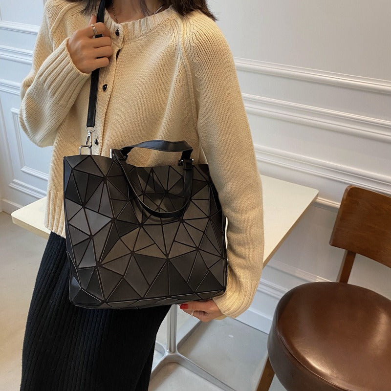 Discover athé's exquisite craftsmanship with this luxurious beauty product, crafted in South Korea, blending premium materials for a transformative experience.