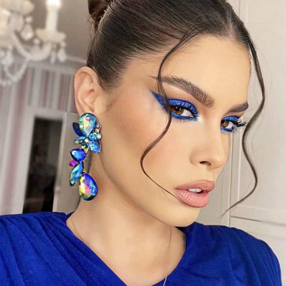 Discover athé's exquisite Floral Dangle Rhinestone Earrings, handcrafted in South Korea, embodying timeless elegance and sophisticated allure for every occasion.