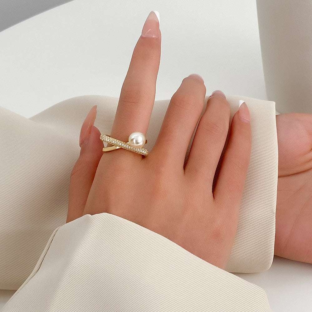 Elegant Baroque Pearl CZ Cross Twist Ring in 18k Gold | ULZZANG BELLA