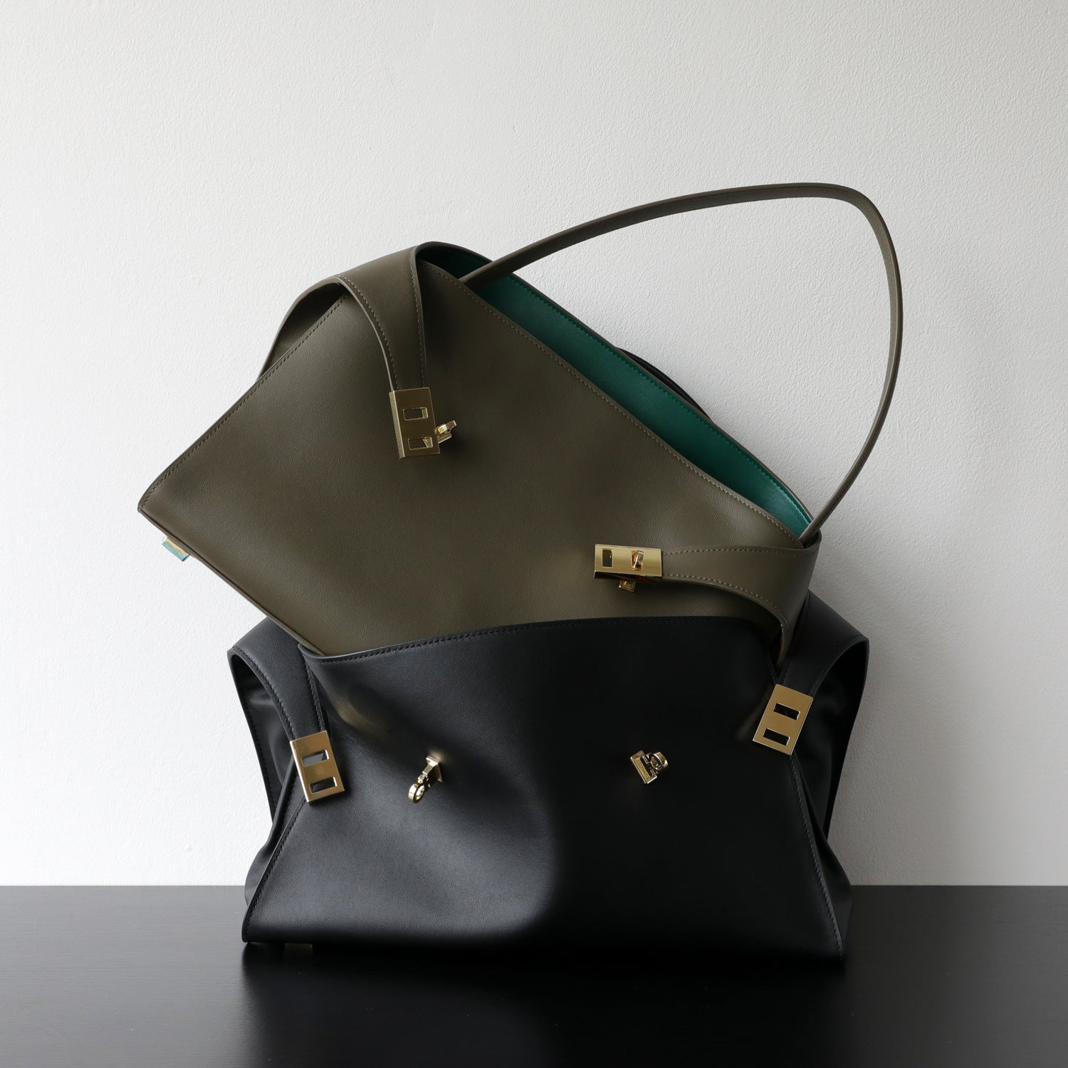 Elegant Top-Grain Cowhide Vertical Tote Bag for Timeless Sophistication | ULZZANG BELLA