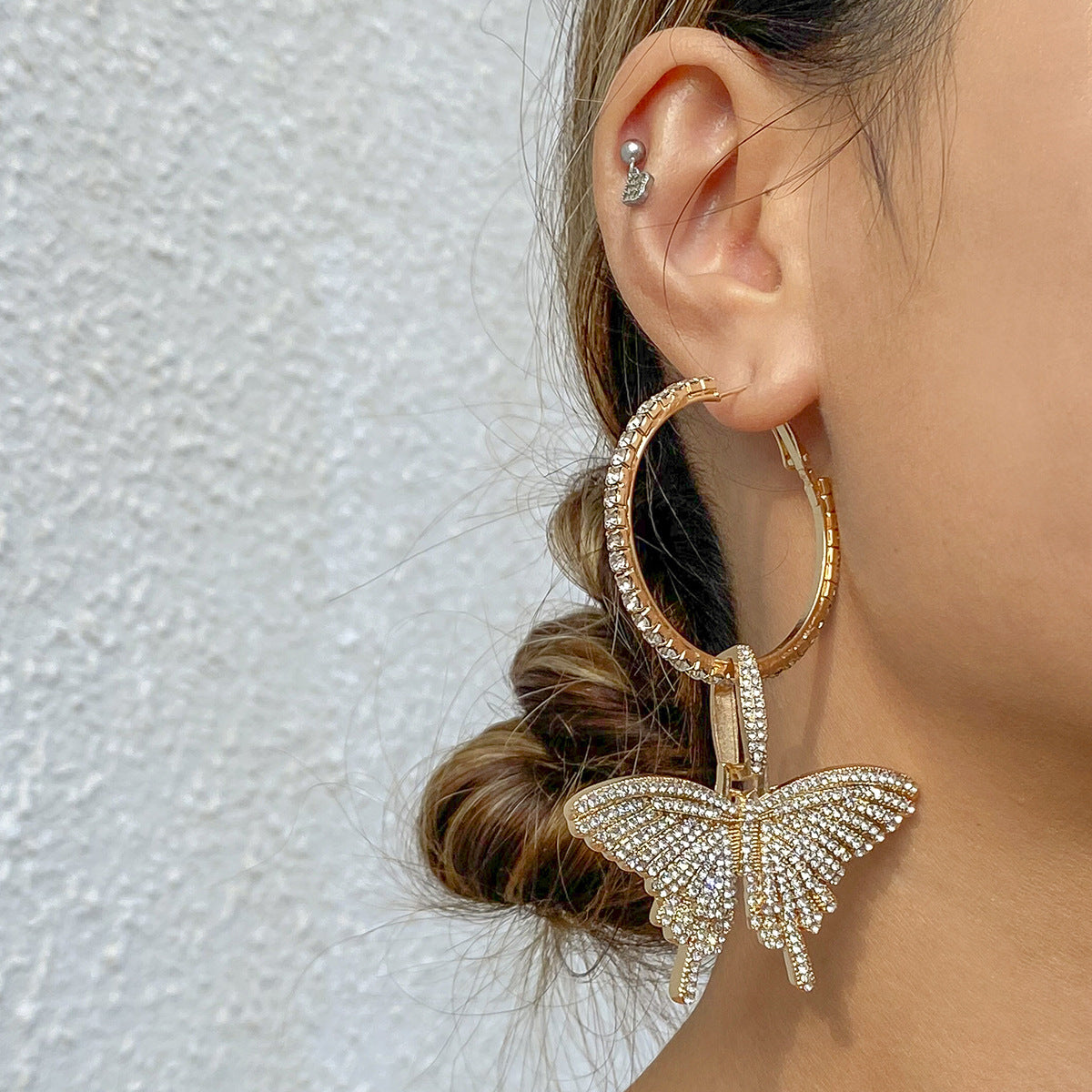 Experience the exquisite craftsmanship of athé, where luxurious South Korean beauty meets timeless elegance, embodying sophistication and allure in every detail.