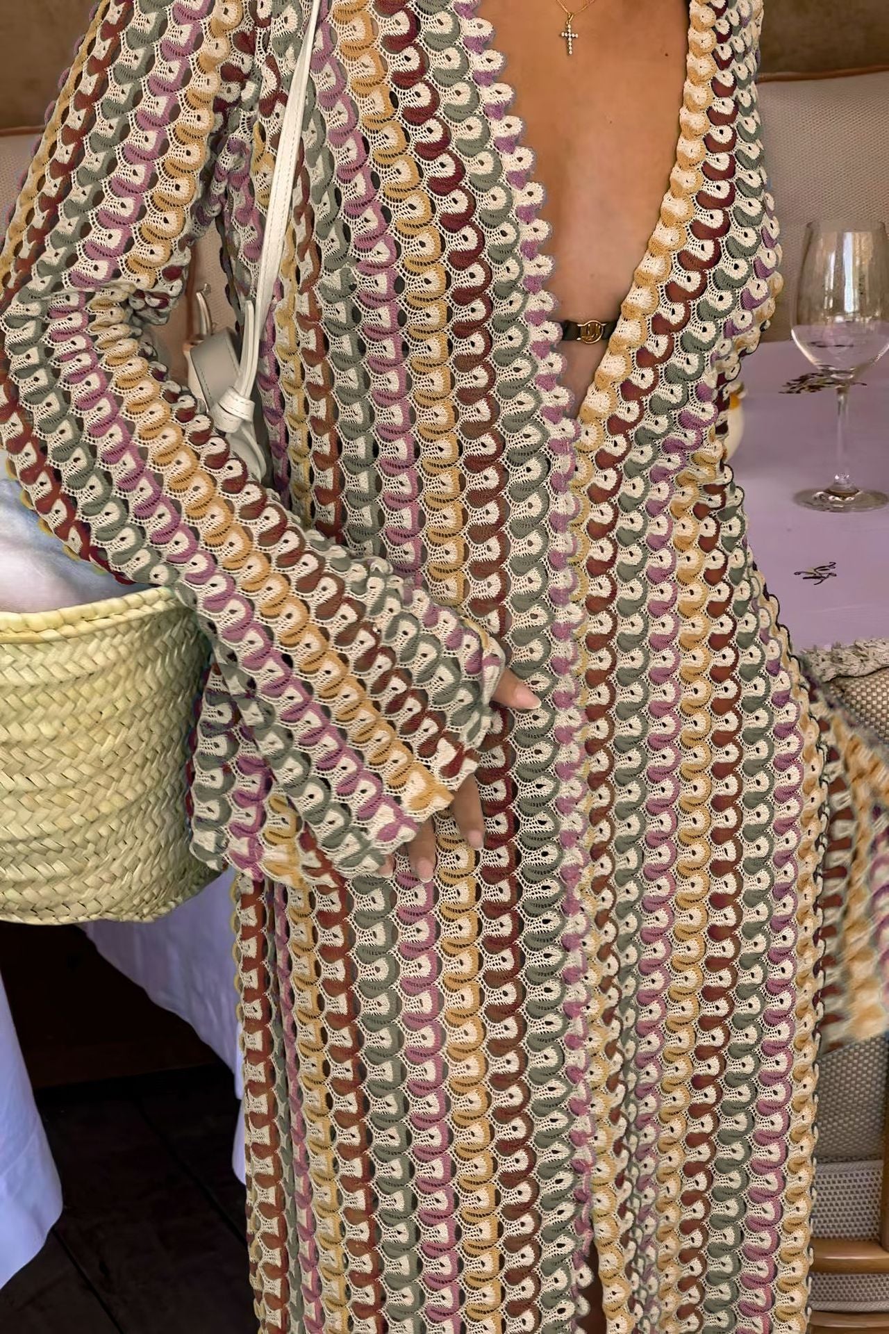 Robe de plage luxueuse en dentelle ajourée avec col en V et fente | ULZZANG BELLA