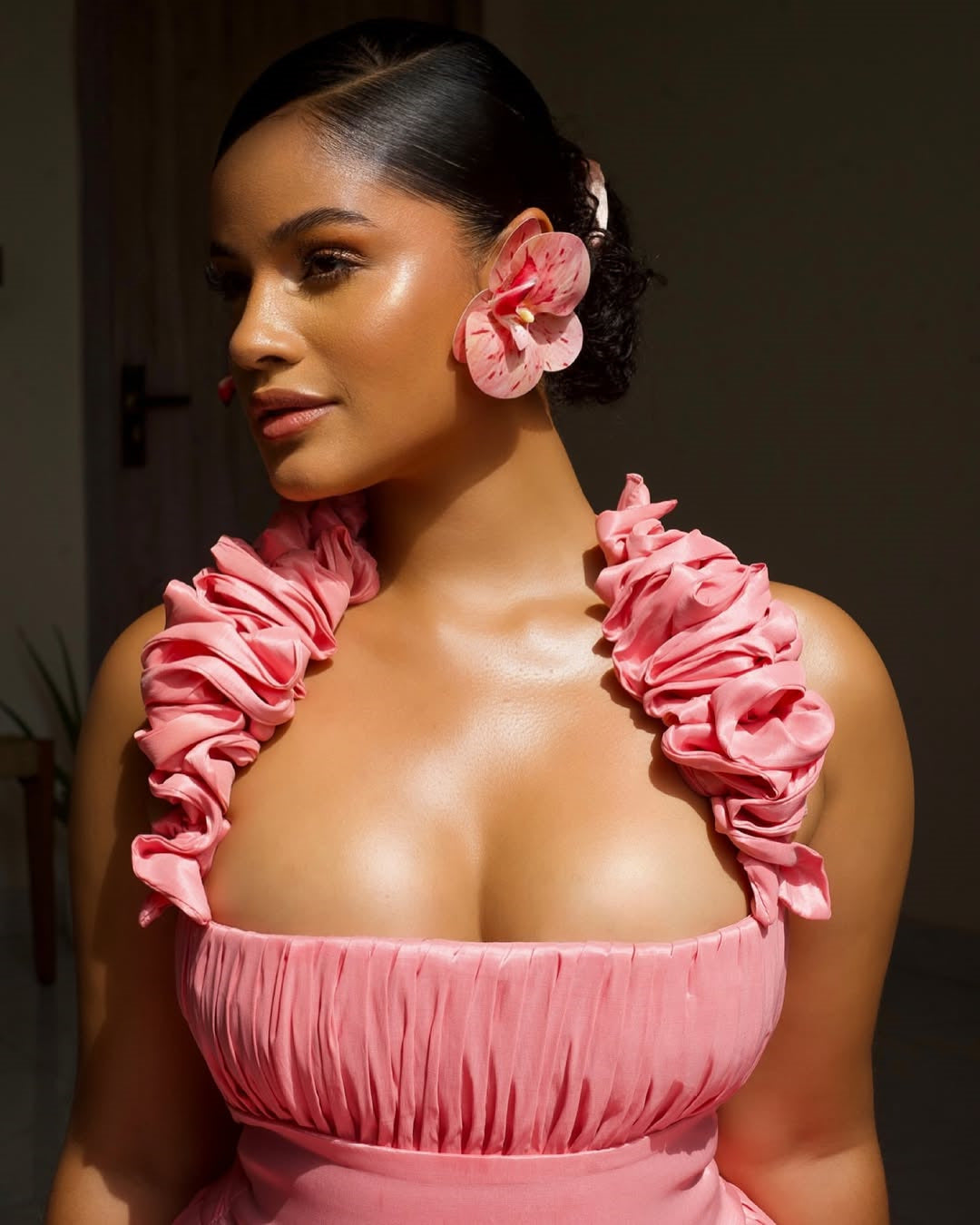 Chic Pink Off-the-Shoulder Pleated Bubble Dress | ULZZANG BELLA