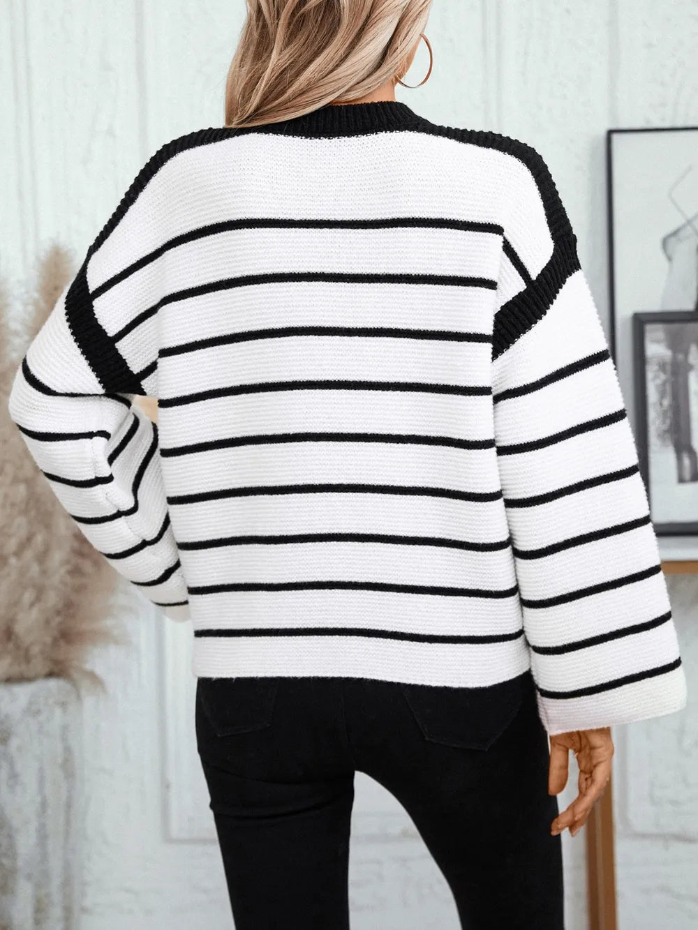 Chic Luxe Black and White Striped Pullover Sweater | ULZZANG BELLA