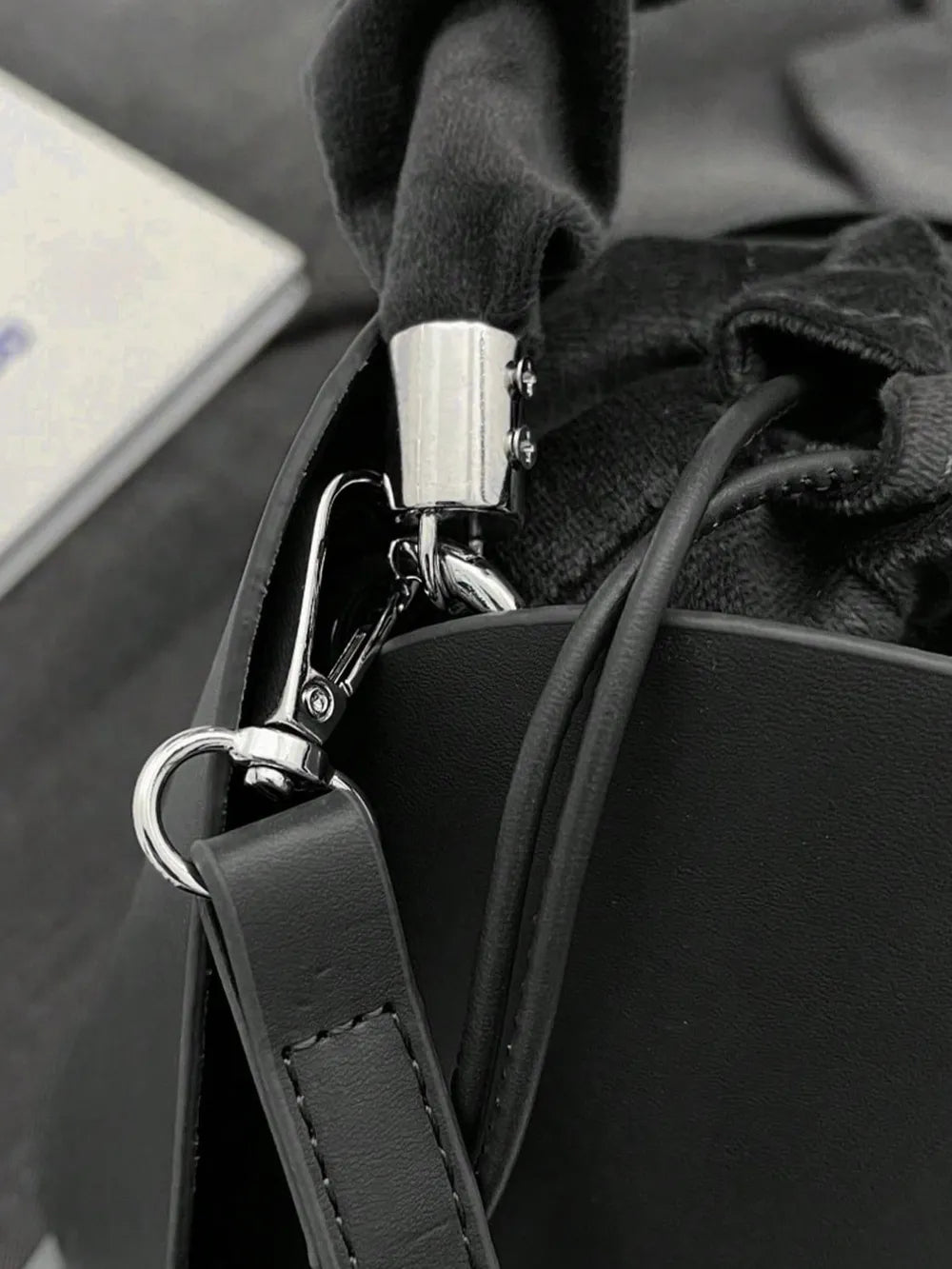 Elegante borsa a secchiello con coulisse in pelle PU nera | ULZZANG BELLA