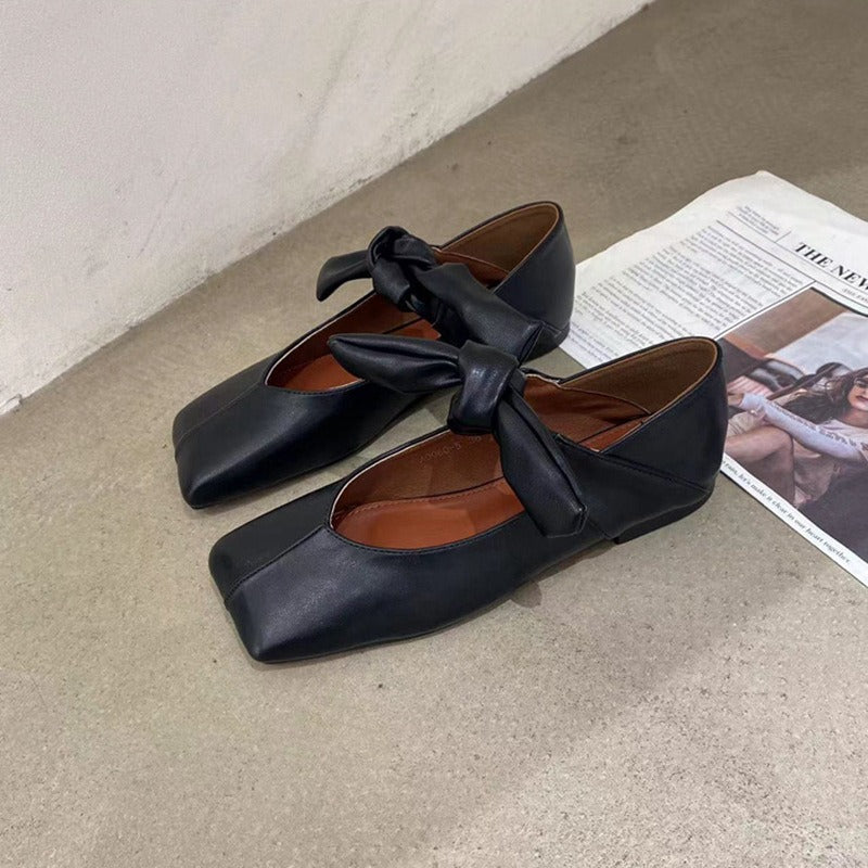 Elegant French Flat Mary Jane Shoes in Luxurious Silver | ULZZANG BELLA