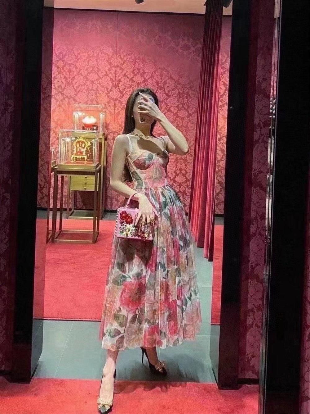 Robe midi fleurie à fines bretelles pour des vacances élégantes | ULZZANG BELLA