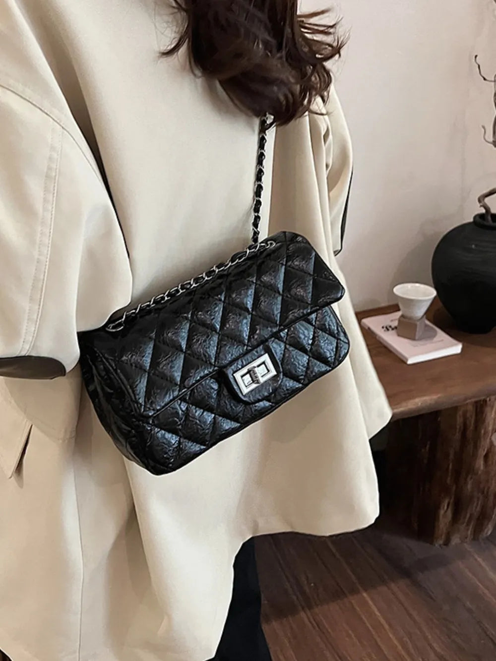 Rhombus Twist-Lock Crossbody Bag | ULZZANG BELLA