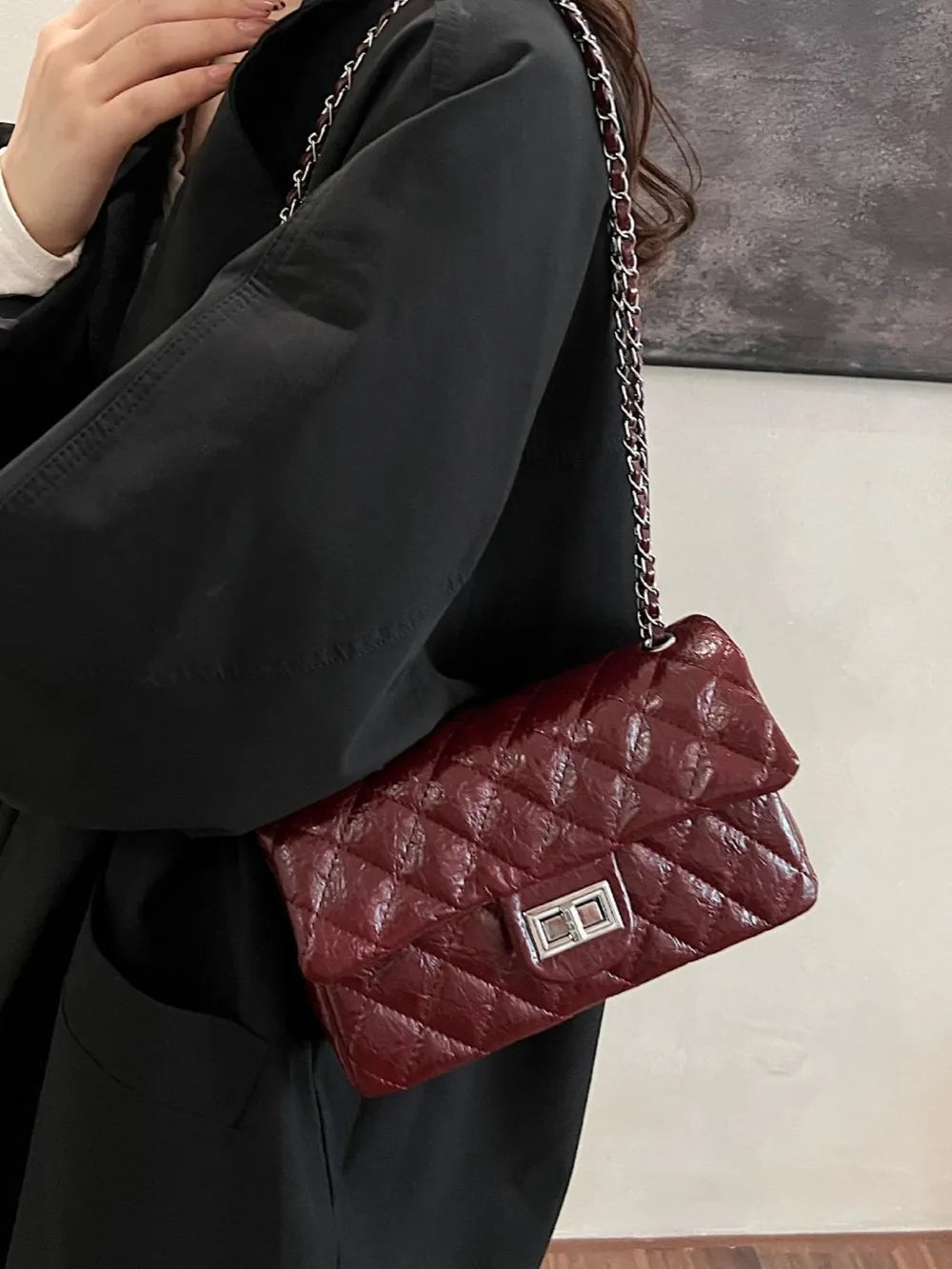 Rhombus Twist-Lock Crossbody Bag | ULZZANG BELLA