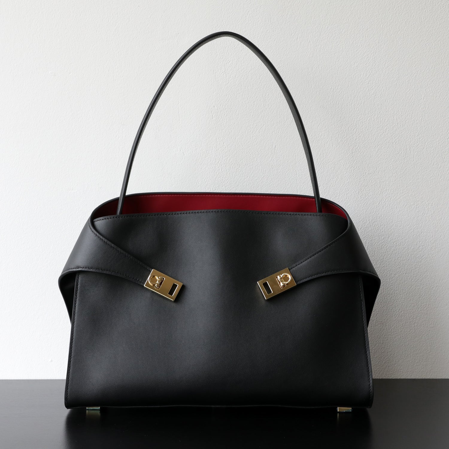 Elegant Top-Grain Cowhide Vertical Tote Bag for Timeless Sophistication | ULZZANG BELLA