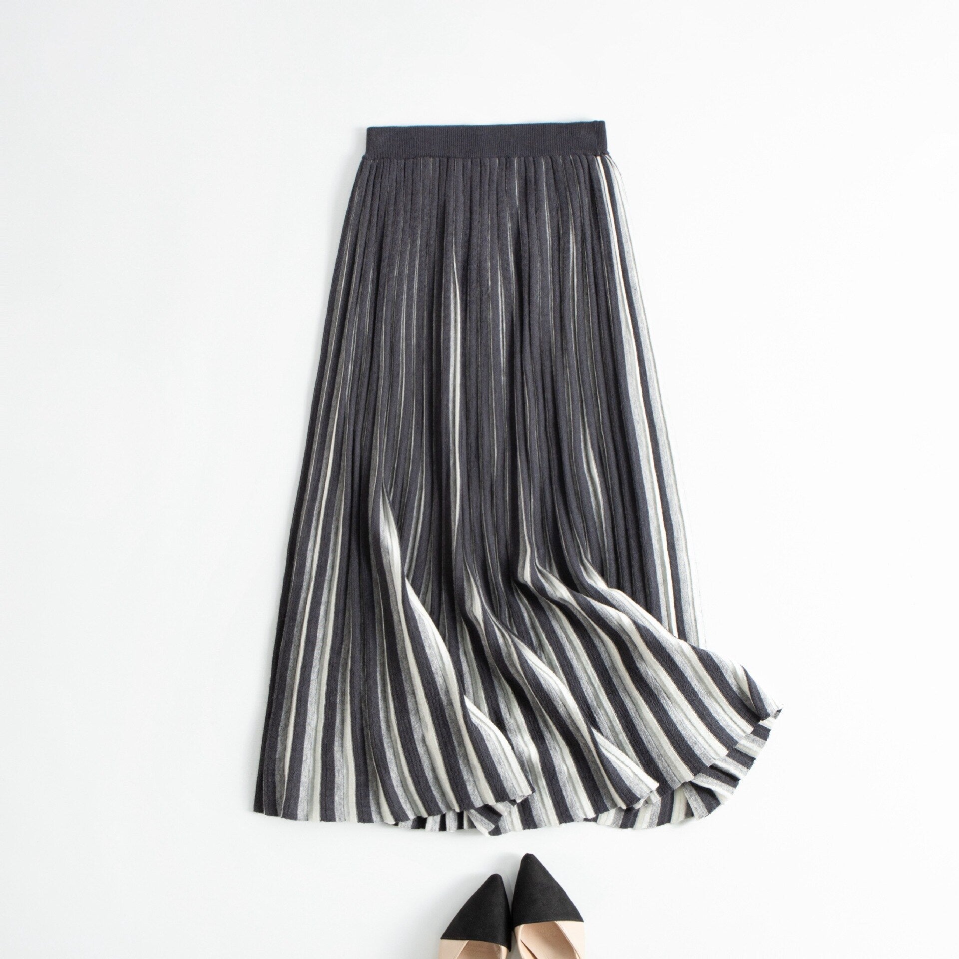 Luxurious Gradient Pleated Wool Skirt for Women | ULZZANG BELLA