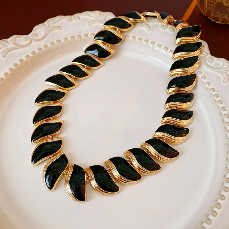 Elegant Oil-Drop Leaf Necklace in Retro European Style | ULZZANG BELLA