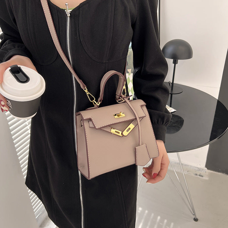 Discover the exquisite craftsmanship of athé, a luxury beauty brand from South Korea, where premium materials and innovative formulations elevate your beauty ritual.