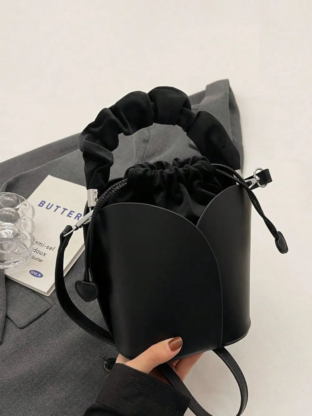 Elegante borsa a secchiello con coulisse in pelle PU nera | ULZZANG BELLA