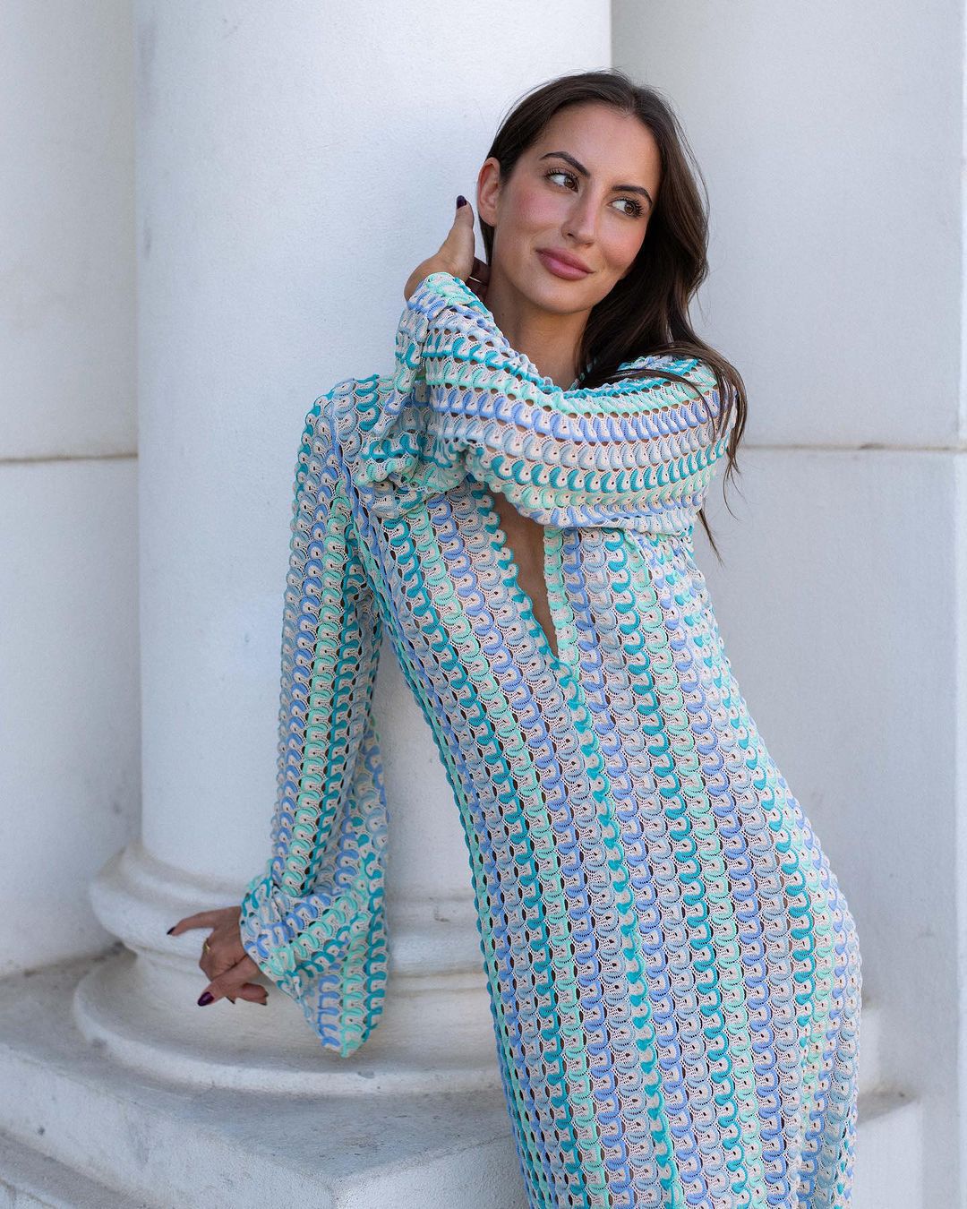 Robe de plage luxueuse en dentelle ajourée avec col en V et fente | ULZZANG BELLA