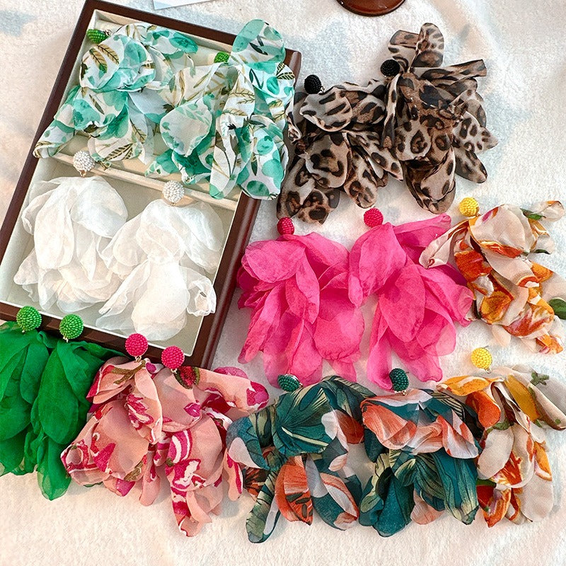 Deliziosi orecchini fatti a mano in tessuto bohémien con nappe e dettagli in vetro | ULZZANG BELLA