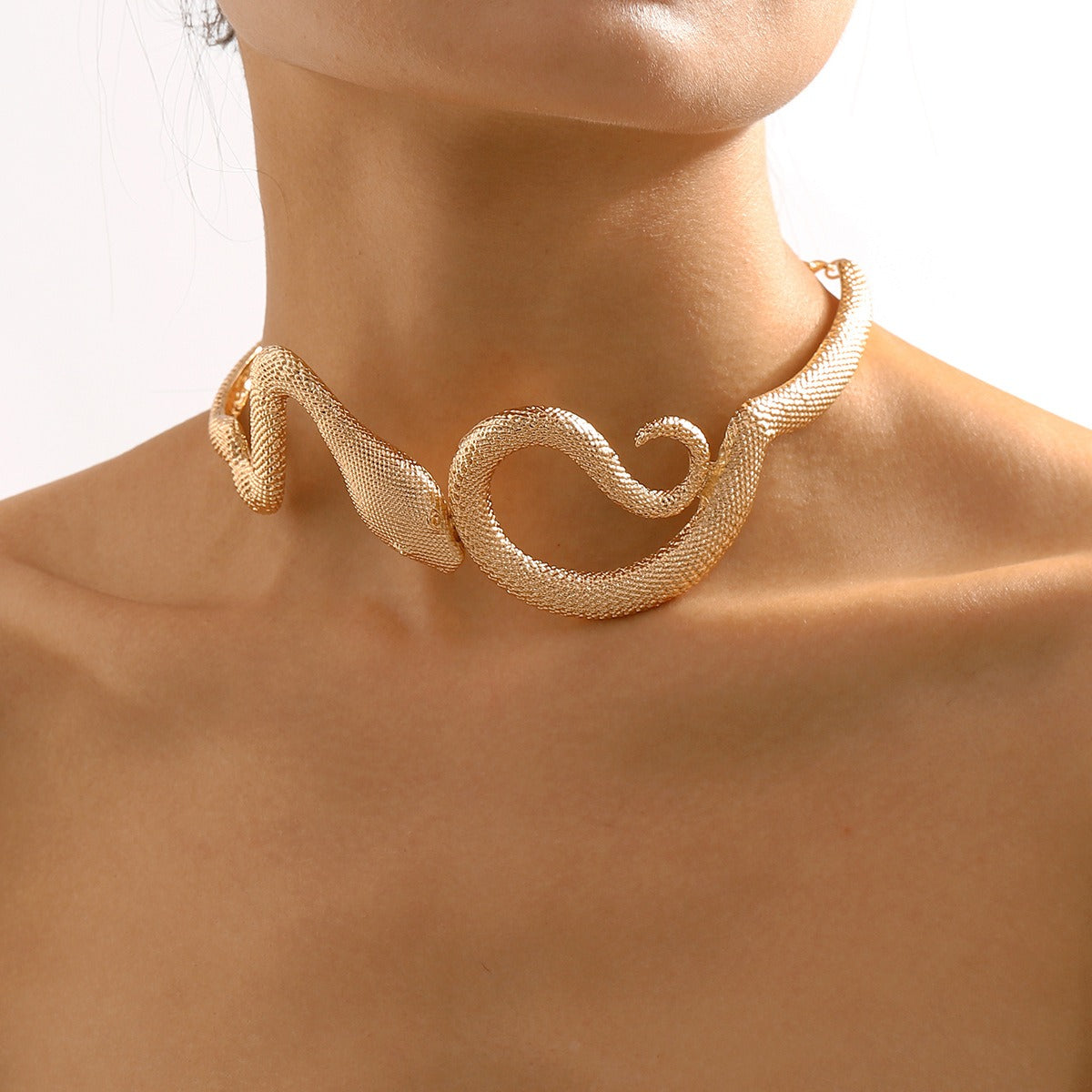 Serpentine Metal Carved Choker Necklace for Women | ULZZANG BELLA