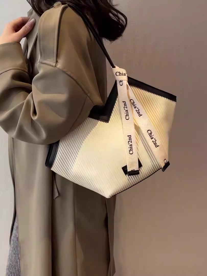 Chic Heart-Shaped PU Tote Bag – Versatile Commuter Style in Elegant Colours | ULZZANG BELLA