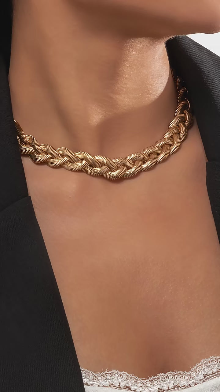 Elegant Frosted Serpent Link Chain Necklace for Women | ULZZANG BELLA