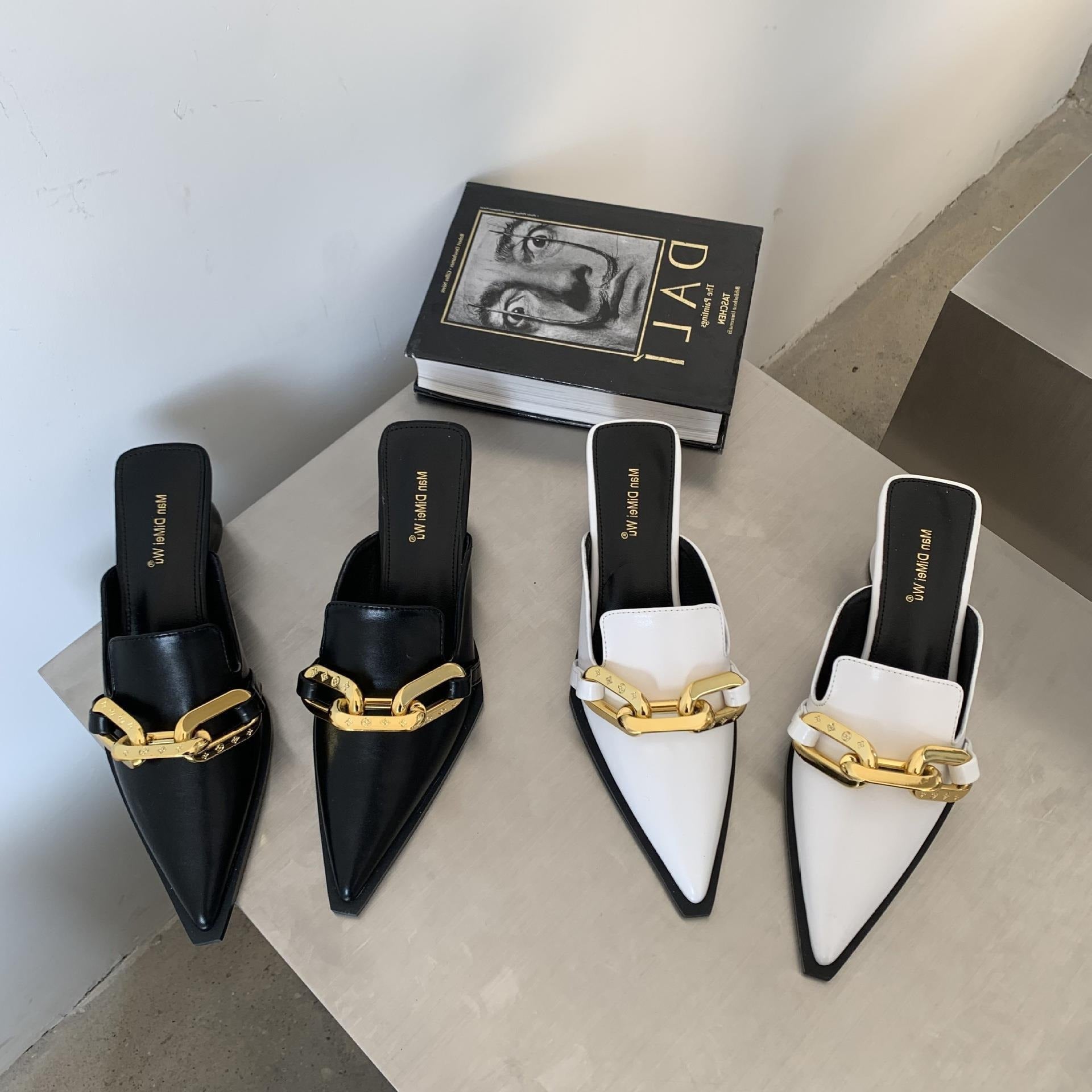 Discover athé's exquisite craftsmanship with luxurious formulations, sourced from South Korea, elevating your beauty ritual to unparalleled sophistication.