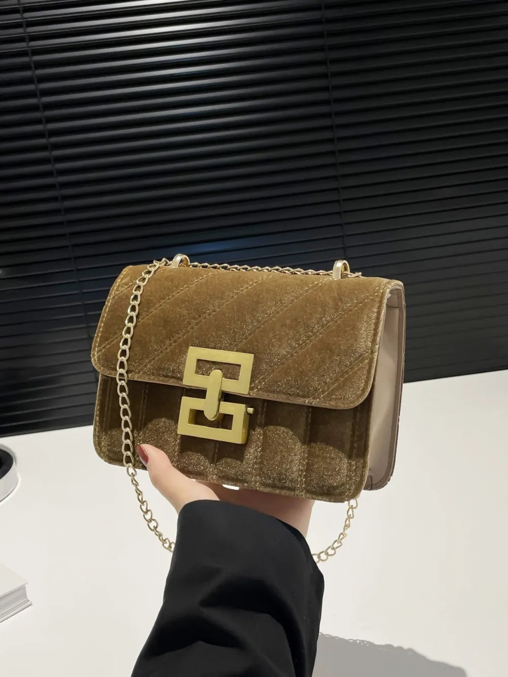 Chic Solid Color Chain Shoulder Bag for the Modern Elegance | ULZZANG BELLA