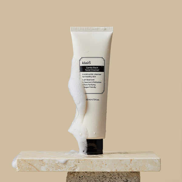 Gentle Black Hydrating Facial Cleanser (140ml) | Klairs