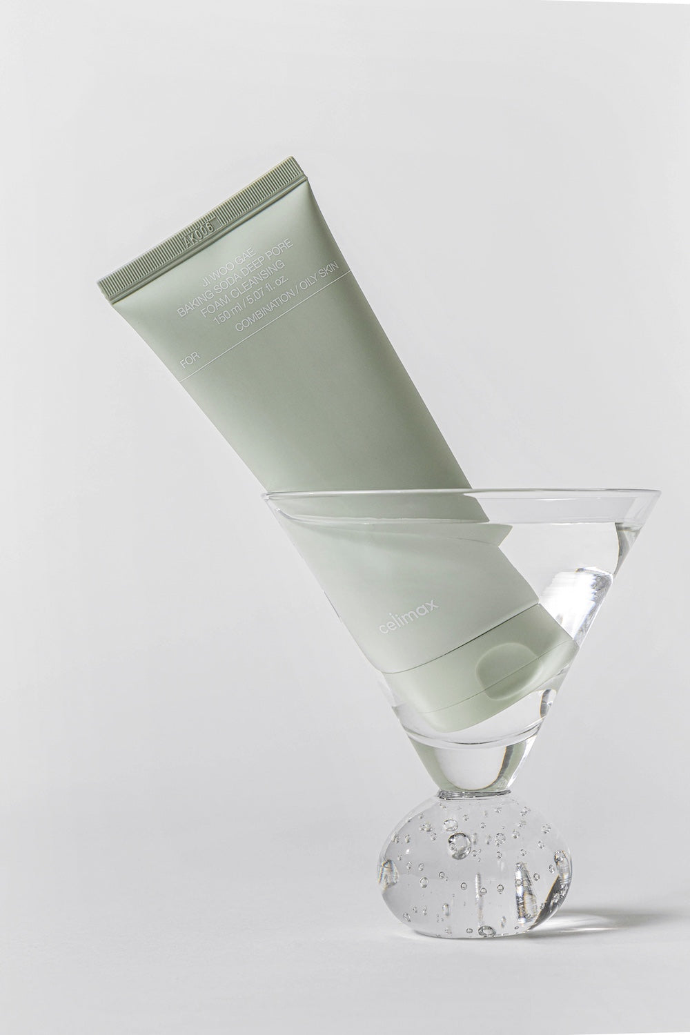 Baking Soda Deep Pore Foam Cleanser for Radiant Glass Skin | Celimax