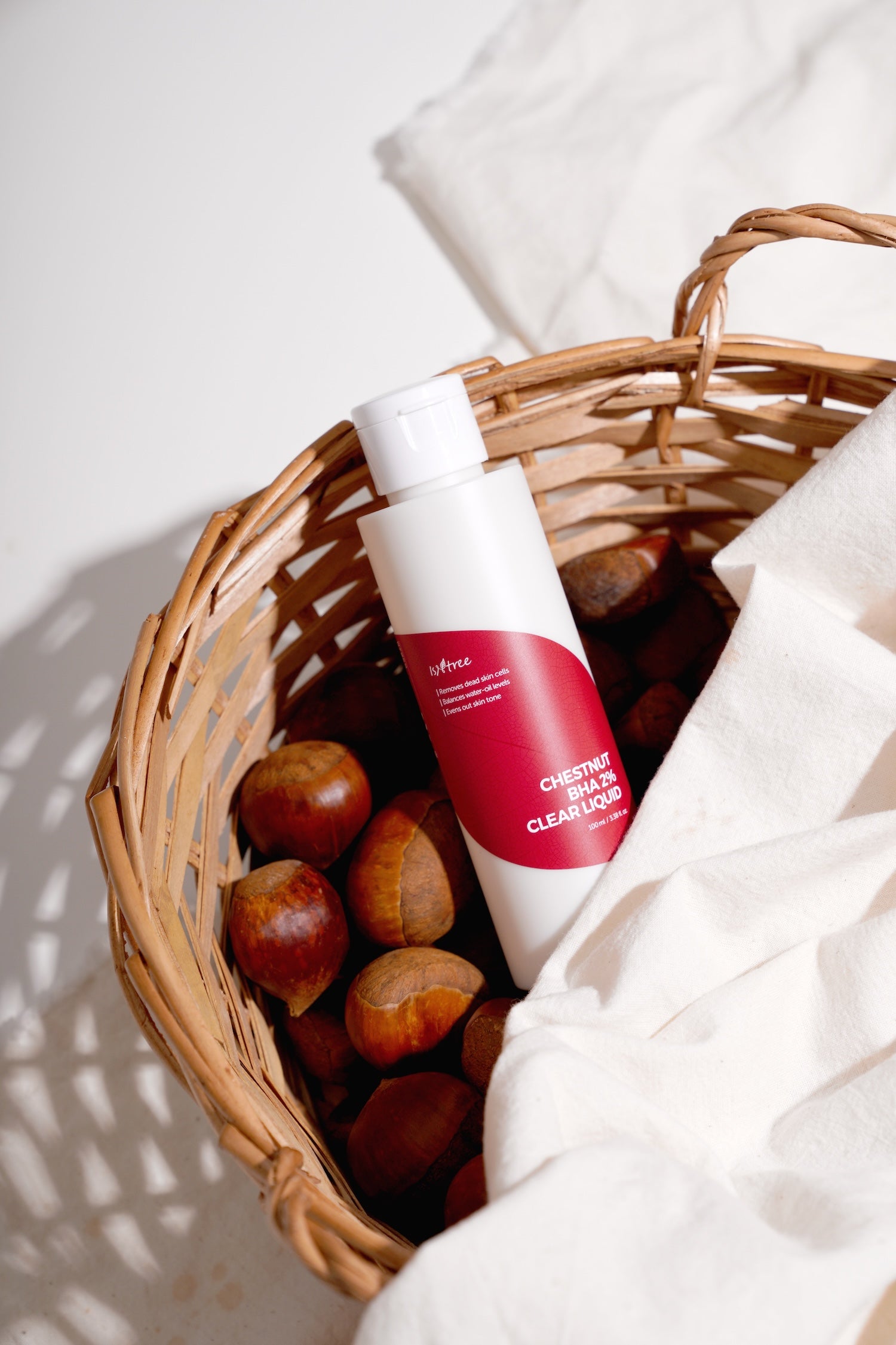 Discover the ISNTREE Chestnut BHA 2% Clear Liquid, a South Korea-crafted serum that embodies exquisite craftsmanship for radiant, luxurious skin.
