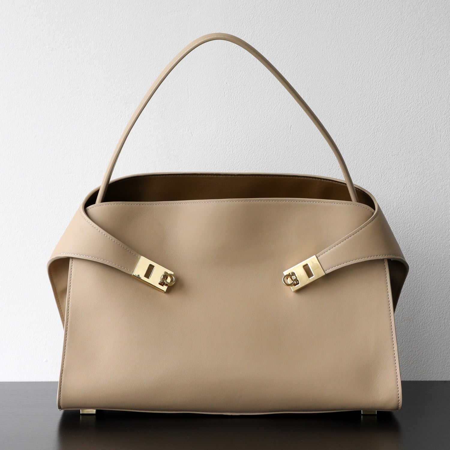 Elegant Top-Grain Cowhide Vertical Tote Bag for Timeless Sophistication | ULZZANG BELLA