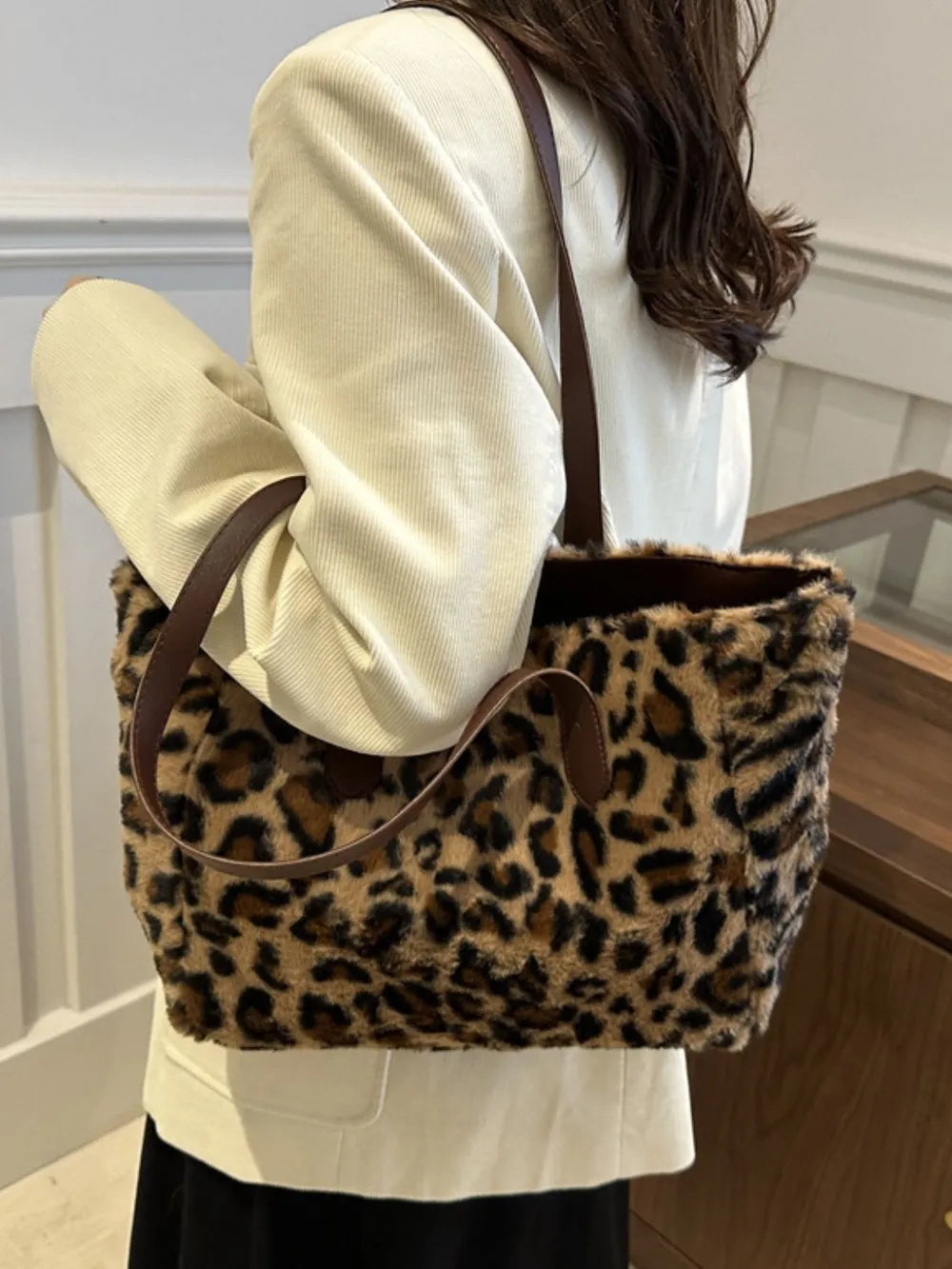 Chic Plush Leopard Fluff Tote Bag for the Elegant Woman | ULZZANG BELLA