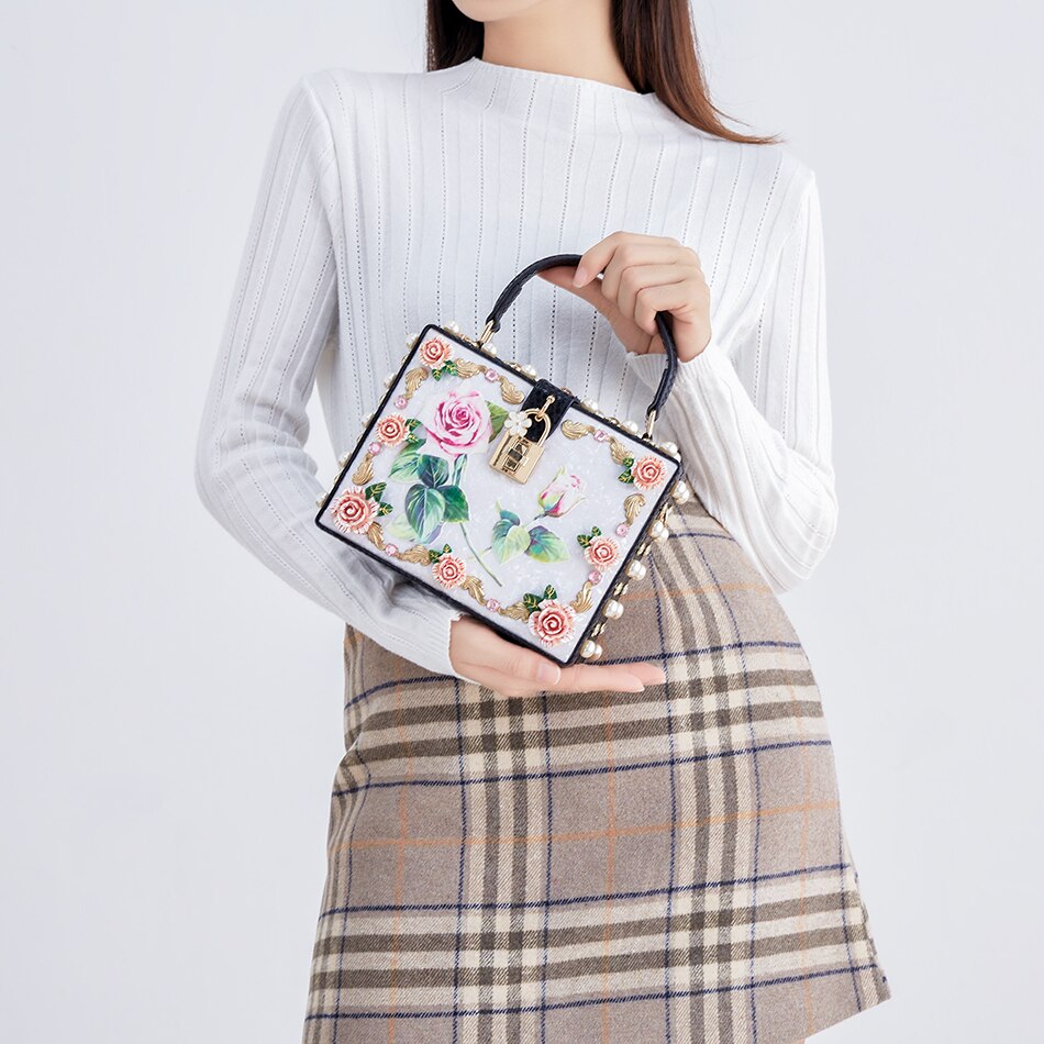 Discover athé's luxurious beauty collection, crafted in South Korea with exquisite materials, embodying elegance and sophistication for the discerning individual.