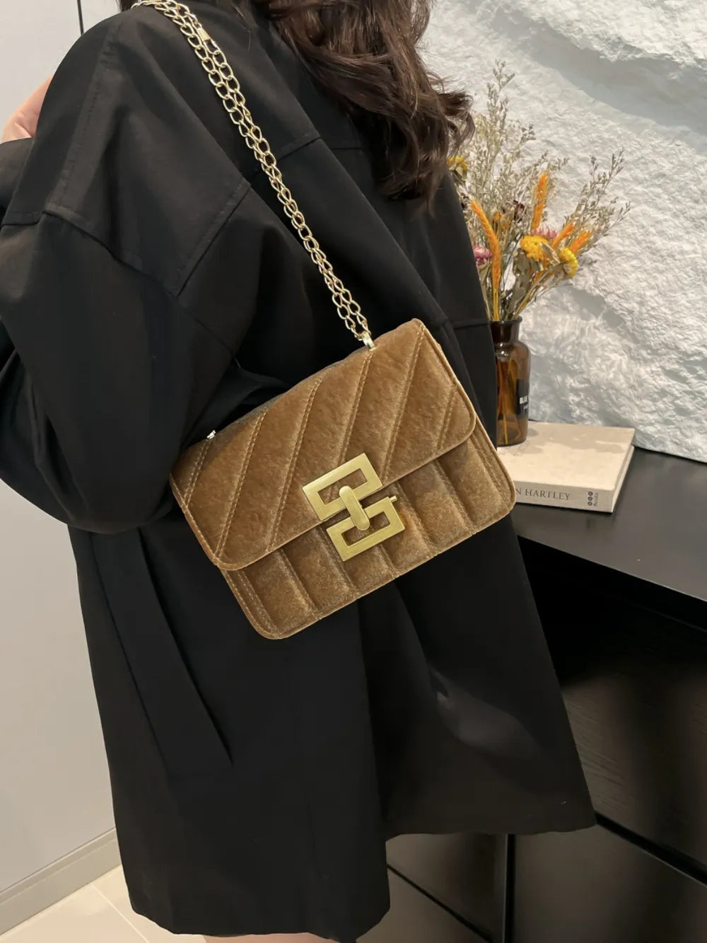 Chic Solid Color Chain Shoulder Bag for the Modern Elegance | ULZZANG BELLA