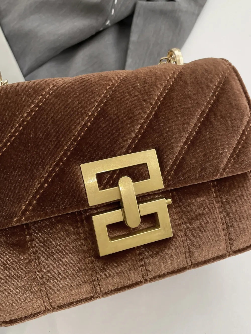 Chic Solid Color Chain Shoulder Bag for the Modern Elegance | ULZZANG BELLA