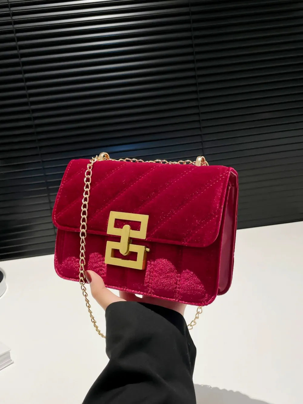Chic Solid Color Chain Shoulder Bag for the Modern Elegance | ULZZANG BELLA