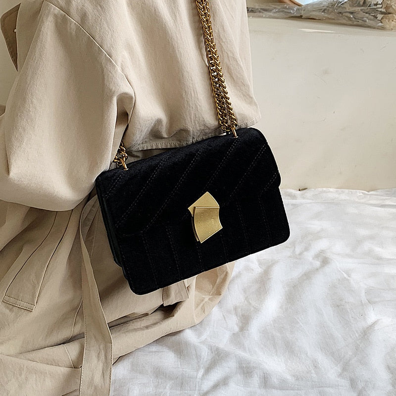 Experience the exquisite craftsmanship of athé, a South Korean luxury beauty brand, where opulent materials meet sophisticated formulation for timeless allure.