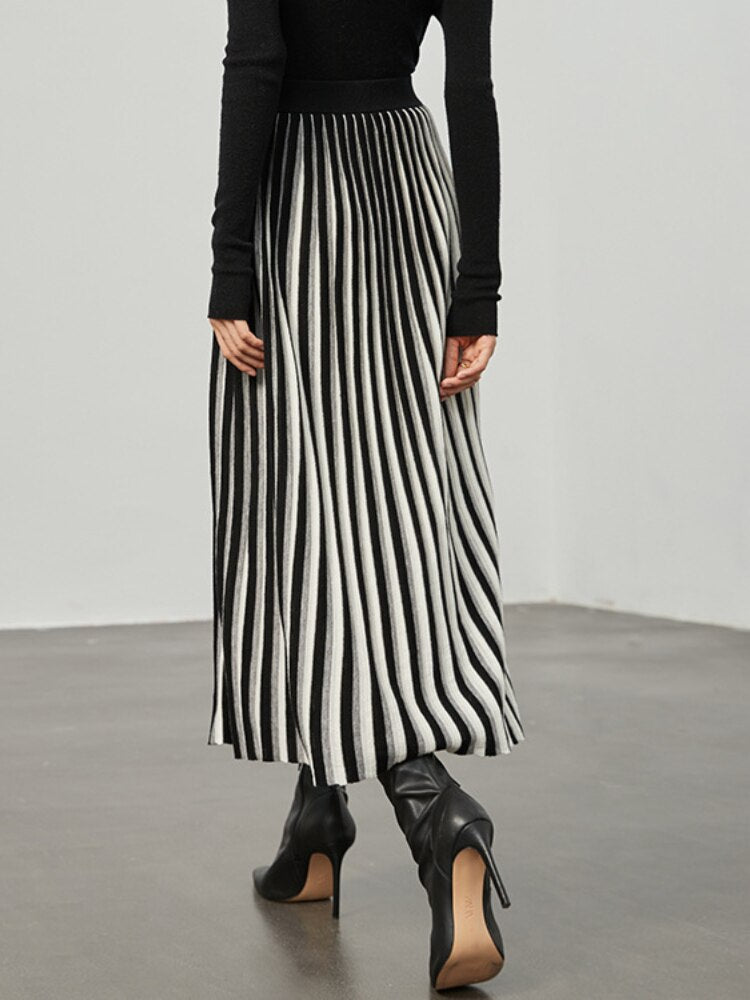 Luxurious Gradient Pleated Wool Skirt for Women | ULZZANG BELLA