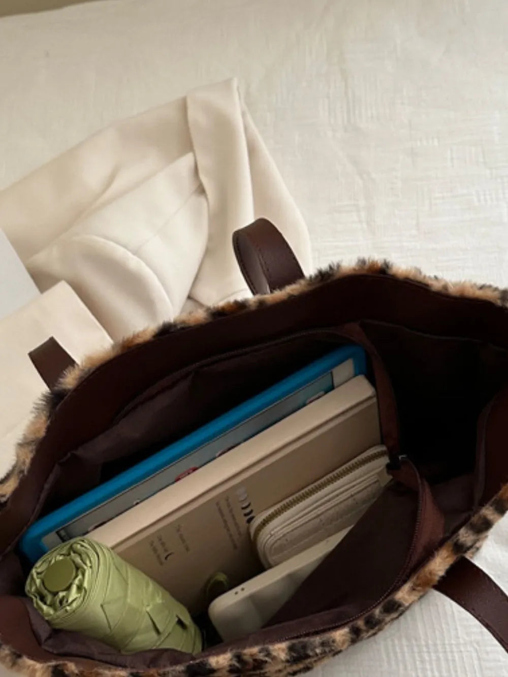 Chic Plush Leopard Fluff Tote Bag for the Elegant Woman | ULZZANG BELLA