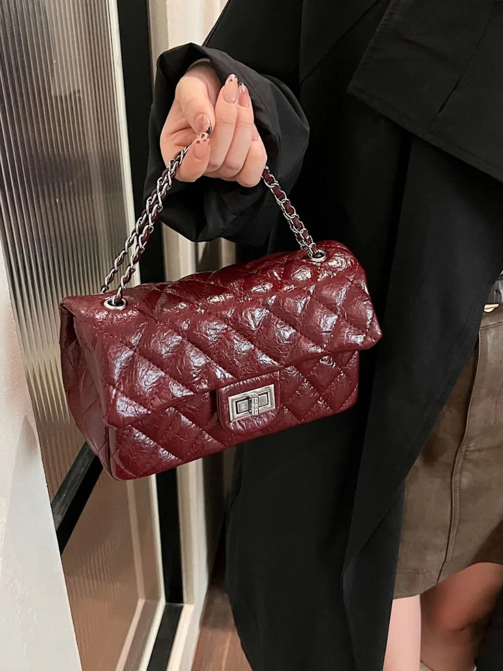 Rhombus Twist-Lock Crossbody Bag | ULZZANG BELLA