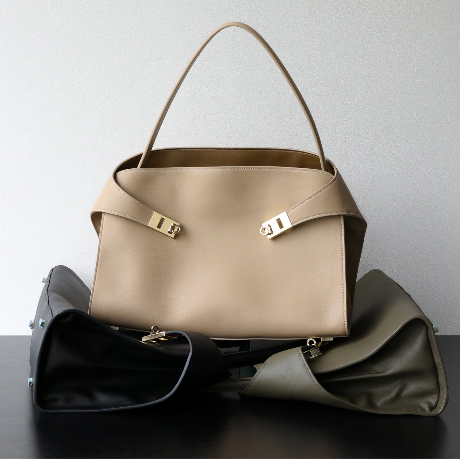 Elegant Top-Grain Cowhide Vertical Tote Bag for Timeless Sophistication | ULZZANG BELLA