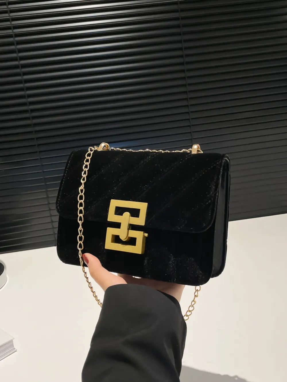 Chic Solid Color Chain Shoulder Bag for the Modern Elegance | ULZZANG BELLA