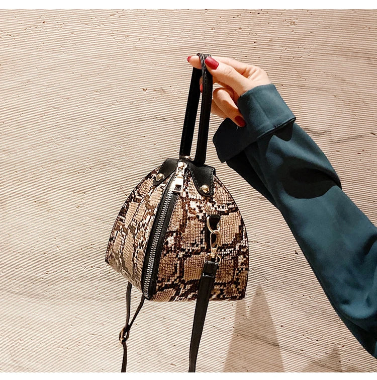 Leopard Print Pyramid Clutch Handbag | ULZZANG BELLA